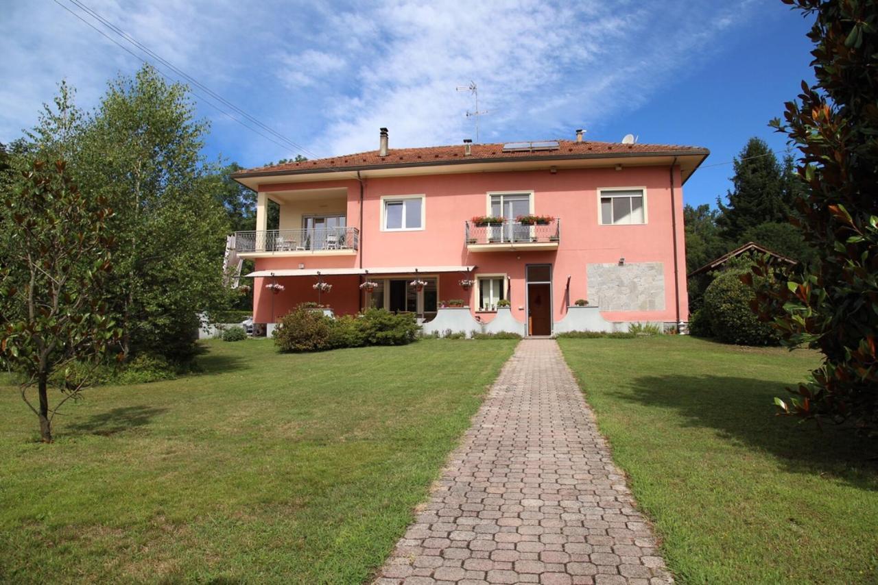 La Rosa Tra I Laghi B&B Meina Exterior photo